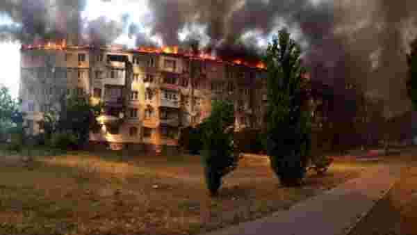 Ukrayna'da eşiyle tartışan adam binayı ateşe verdi! O anlar kameralara böyle yansıdı