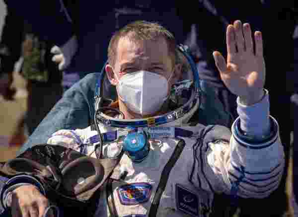Uluslararası Uzay İstasyonu'nda görevli 3 astronot 6 ayın sonunda dünyaya döndü