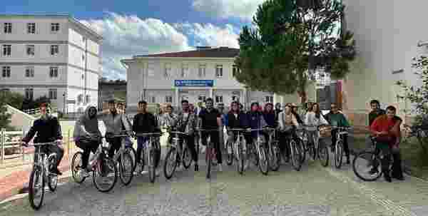 Üniversiteli gençlerden bisiklet turu
