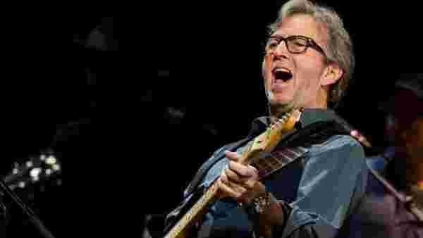 Ünlü rockçı Eric Clapton, aşı zorunluluğu olan salonlarda konser vermeyeceğini açıkladı