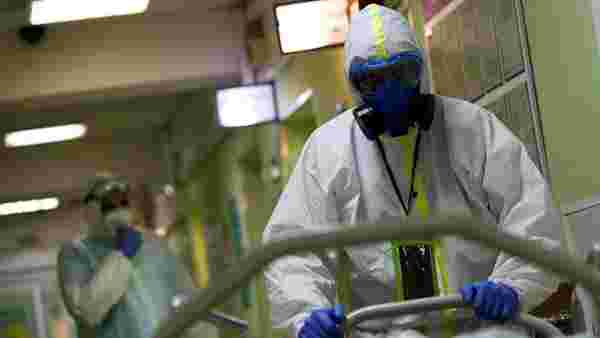 Uzmanlar koronavirüs için yeni bir belirti daha duyurdu: Hıçkırık tutan adamın testi pozitif çıktı