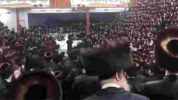 Vaka rekorları kırılan ABD'de yapılan düğün merasimi şoke etti: Sinagogdaki kutlamaya tam 7000 kişi katıldı