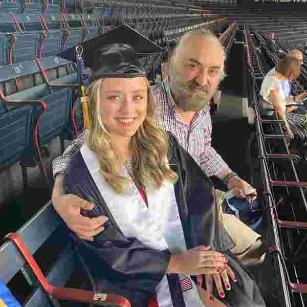 Volkan Konak ın kızı Amerika da üniversite bitirdi #1
