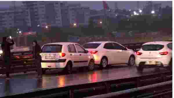 Yağış nedeniyle 5 araç karıştığı 3 ayrı kaza meydana geldi: 2 yaralı