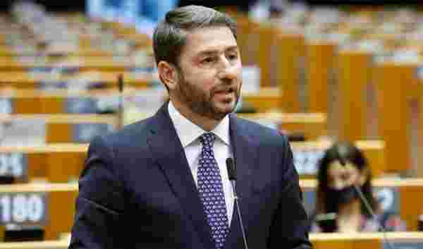 Yunanistan'da muhalefet liderinin telefonu dinlenmiş