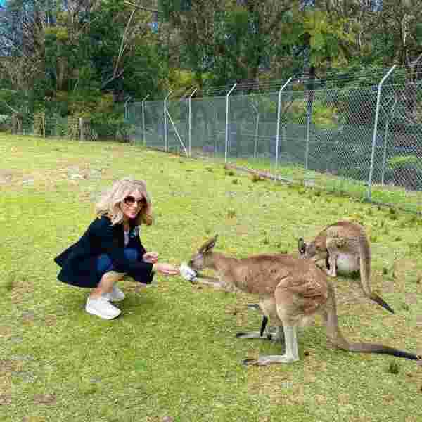 Zerrin Tekindor elleriyle kanguru besledi #2