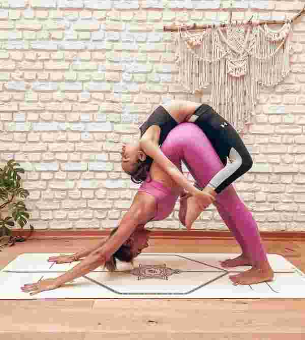 Zeynep Tokuş kızıyla yoga yaptı #2