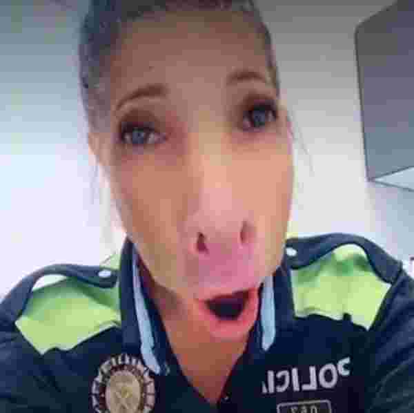 Zimmetli silahıyla TikTok videosu çeken kadın polis emniyetten atıldı