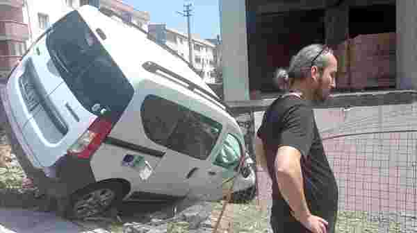 Zongultak'ta direksiyon başında kalp krizi geçiren sürücü inşaat halindeki binaya girdi