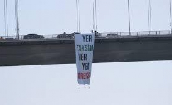 15 Temmuz Köprüsü'ne Asılan Gezi Pankartı Nedeniyle 5 Kişiye Soruşturma Açıldı