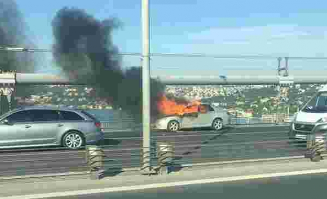 15 Temmuz Şehitler Köprüsü'nde Bir Vatandaş Kendini ve Aracını Ateşe Verip, Boğaza Atlayarak İntihar Etti