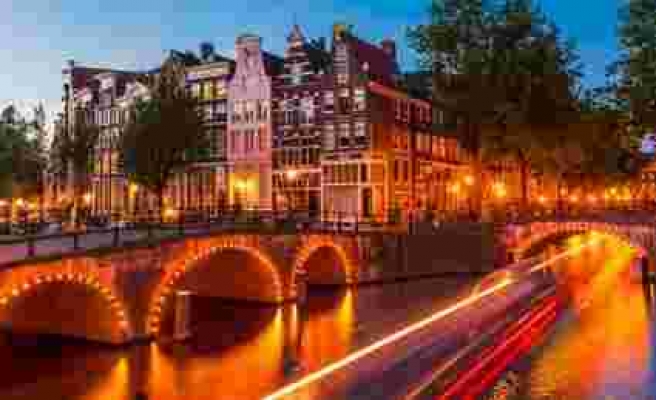 Sahra Cansu Yıldırım'ın Kaleminden Kış Seyahatlerinin Vazgeçilmez Şehri: Amsterdam!