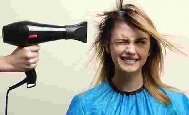 Saçınızı kuruturken bunu asla yapmayın!