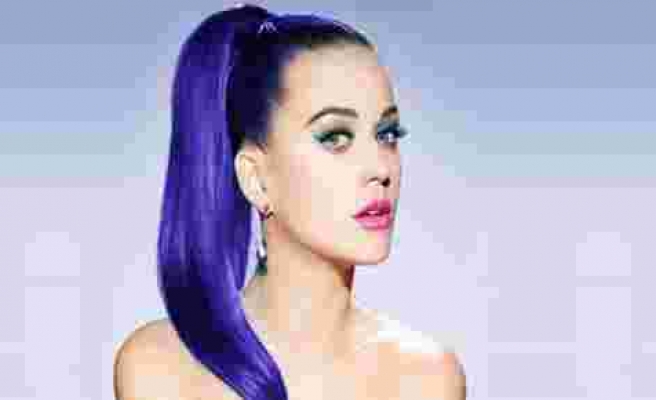 Katy Perry: 'Onunla öpüşürken içim kalktı'