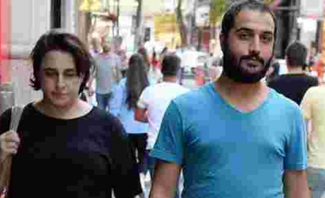 Esra Dermancıoğlu genç delikanlıyı yanından ayırmıyor