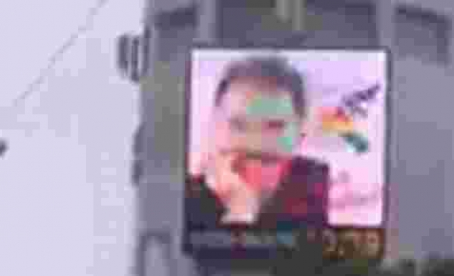 Teröristbaşı Öcalan'ın resmini reklam panosuna yansıttılar!