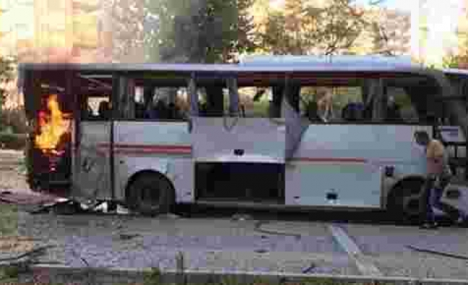 Mersin'de polis servisine bombalı saldırı