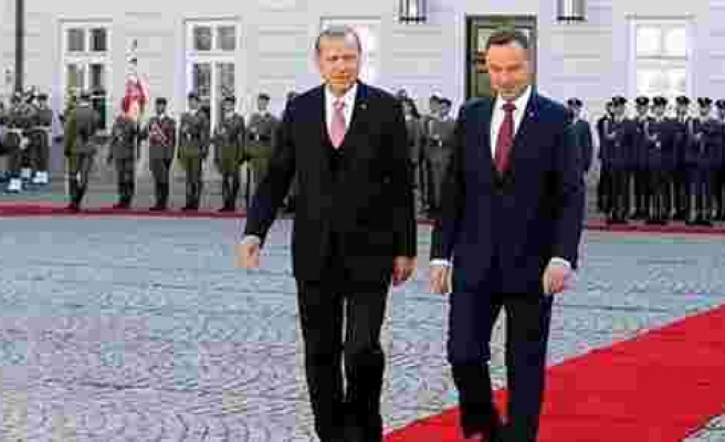 Polonya'ya giden Erdoğan'a bandodan sürpriz
