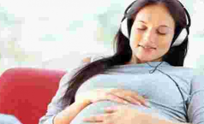Hamileler dinledikleri müziklere dikkat etmeli!