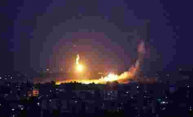 İsrail şafakta Gazze'yi bombaladı!
