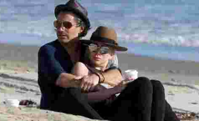 Lady Gaga Malibu'da aşka geldi