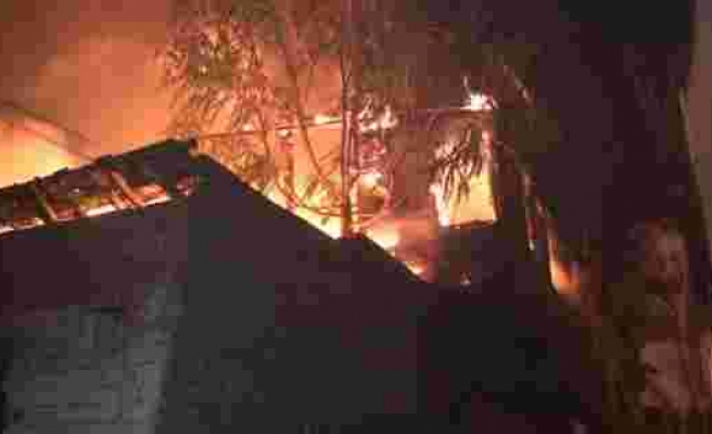 Ankarada büyük yangın: 7 ev küle döndü