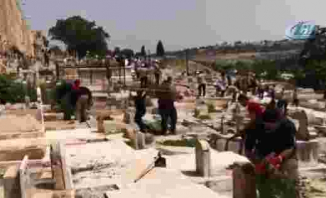 Filistinliler tarihi mezarlıkta temizlik yaptı