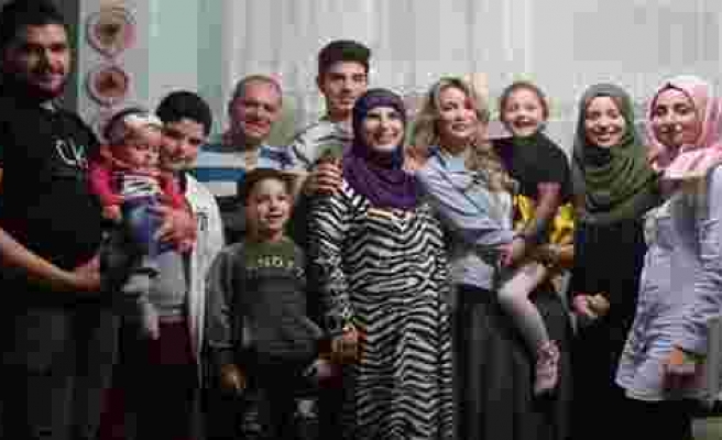 Gamze Özçelik, Suriyeli aileyle iftar yaptı