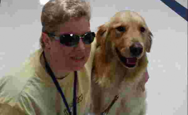 Görme engelli doktor rehber köpeğiyle 8 yıl sonra göz göze geldi...
