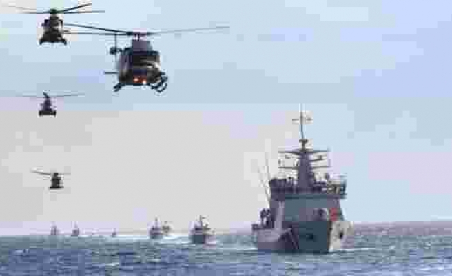 Türk donanması Akdeniz açıklarında gövde gösterisi yaptı