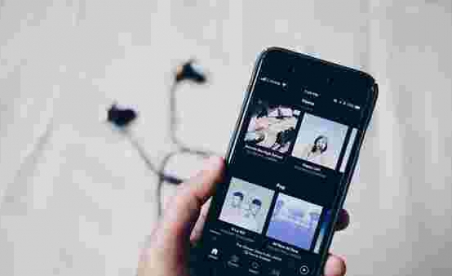 Apple Music, Spotify'ı 'geçti'