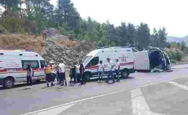 Tur otobüsü otomobil ile çarpıştı: 2 ölü, 31i Çinli 33 yaralı