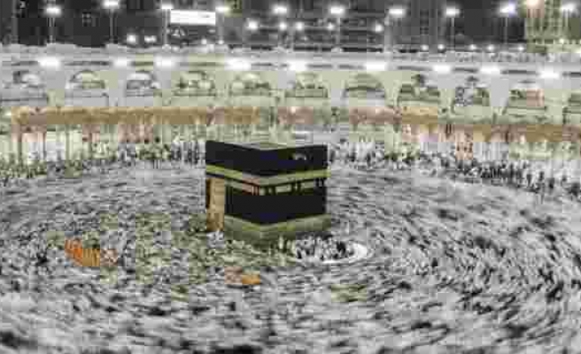 Milyonlarca Müslüman Minada şeytan taşladı