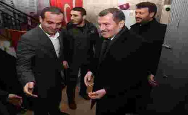 AK Parti'nin Zeytinburnu adayı Ömer Arısoy, MHP İlçe Başkanı Reşat Ok'u ziyaret etti