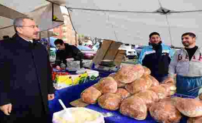 Ataşehir Belediye Başkan Adayı İsmail Erdem semt pazarını gezdi