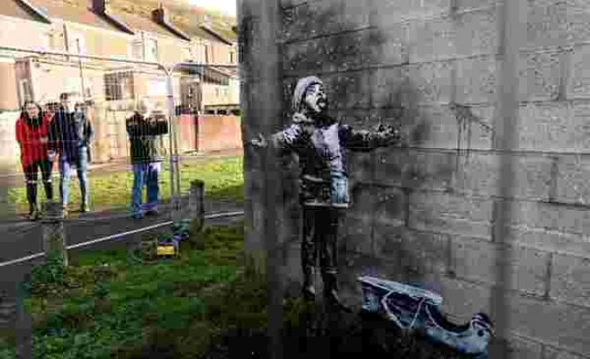 Banksy'nin Garaj Duvarına Çizdiği Resim Satıldı: '6 Haneli Bir Ücret Ödedim'