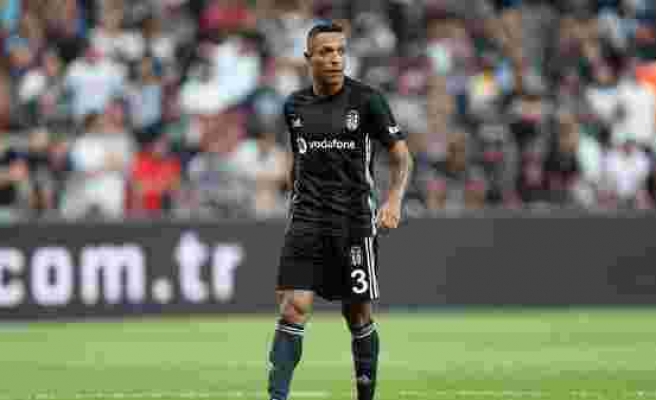 SON DAKİKA | Adriano, Beşiktaş ile olan sözleşmesini feshetmek