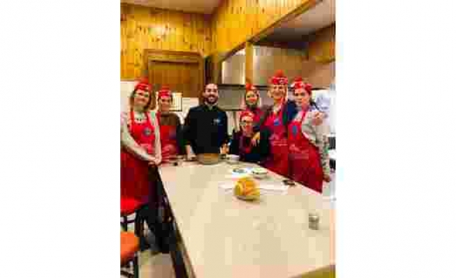 Büyükçekmece'de ikamet eden yabancı uyruklular Türk mutfağını öğreniyor