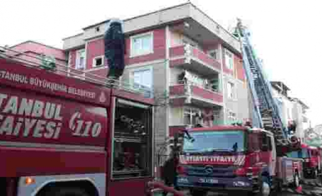 Çekmeköy'de binanın çatısında çıkan yangın paniğe neden oldu