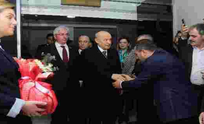 Devlet Bahçeli, partisinin İstanbul il teşkilatını ziyaret etti