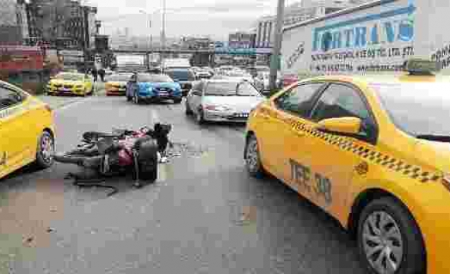 Esenyurt'ta E-5'te yanyol trafiği kilitleyen kaza: 1 yaralı