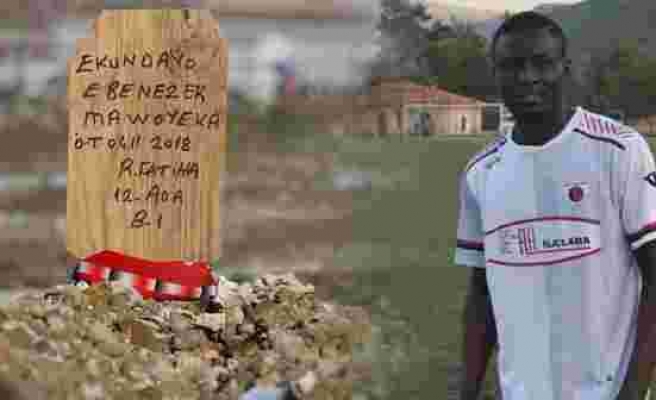 Hristiyan futbolcunun mezarına Ruhuna Fatiha yazılı tahta dikilmiş
