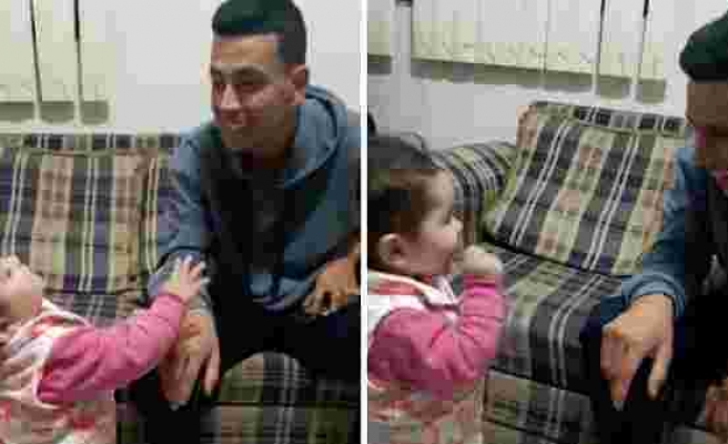 İşitme Engelli Babasıyla İşaret Dilinde İletişim Kurmaya Çalışan 1 Buçuk Yaşındaki Çocuk
