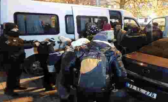 İstanbul'da durdurulan minibüste 24 mülteci yakalandı