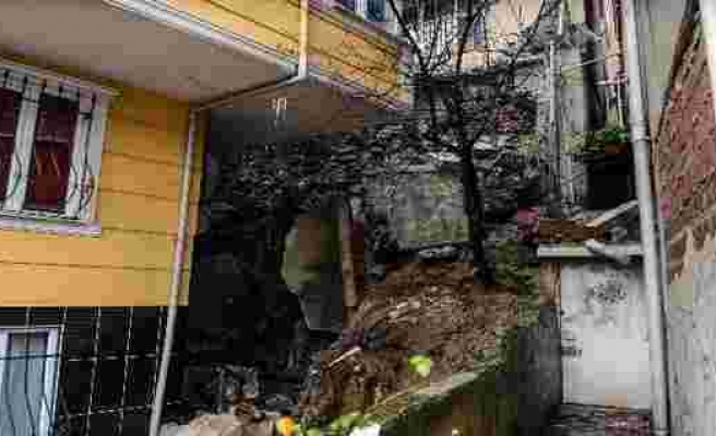 Kağıthane'de istinat duvarı çöktü, bitişikteki 2 bina boşaltıldı