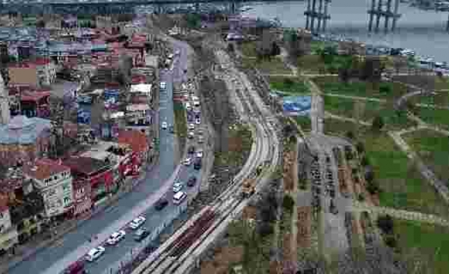(Özel)Eminönü Alibeyköy tramvay hattının rayları yerleştiriliyor