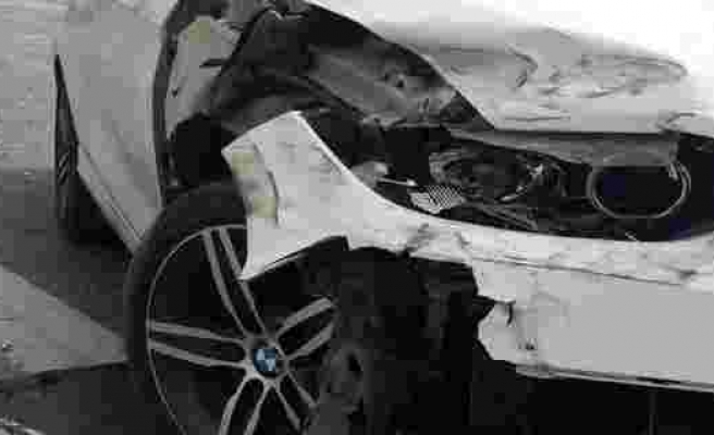 (Özel) TEM Otoyolunda lüks araç, kararsız sürücüye çarptı: 2 yaralı