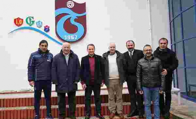 Trabzonspor eski başkanı Sadri Şenerden kulübe ziyaret