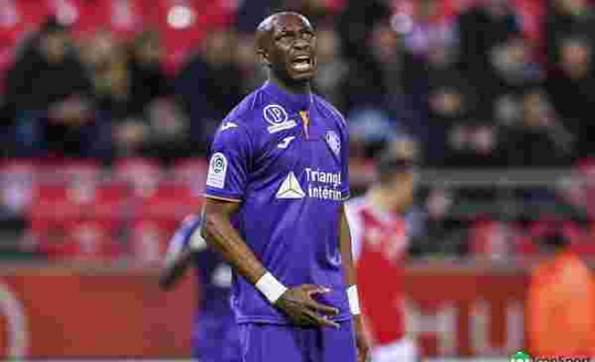 Trabzonsporun transfer teklifi yaptığı Stephane Mbianın sözleşmesi