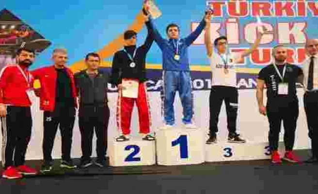 Türkiye Açık Kick Boks Turnuvası şampiyonu Büyükçekmece'den çıktı
